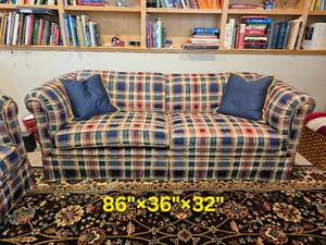 lot 126 image: Cozy Plaid Traditional Sofa B