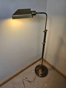 lot 67 image: Vintage Brass Adjustable Reading Lamp