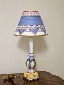lot 128 image: Charming Nursery Table Lamp