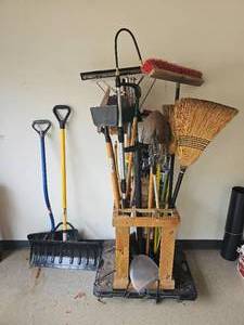 lot 158 image: Garage Tool Bundle