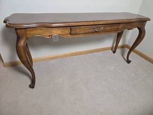 lot 7 image: Elegant Drexel Turtle Top Console Library Table