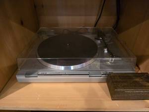 lot 19 image: Akai Direct Drive Stereo Turntable Record Player AP-D2