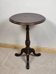 lot 28 image: Mahogany Tri Foot Round Pedestal Side Table
