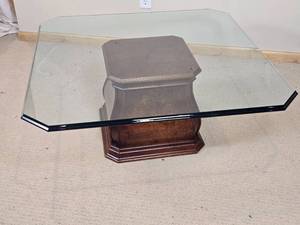 lot 22 image: Beveled Glass Top Pedestal Base Cocktail Table