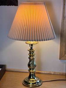 lot 144 image: Sparkling Vintage Brass Candlestick Table Lamp