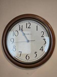 lot 164 image: Classic Howard Miller Electric Wall Clock