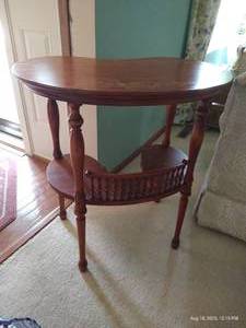 lot 2 image: Kidney Shaped Rosewood Victorian Table With Decorative Inlays