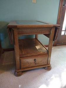 lot 28 image: Oak Side Table wGlass Top & Fold Down Leaves