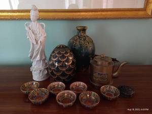 lot 34 image: Asian Decor Lot