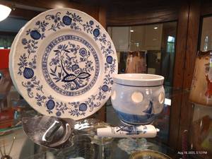 lot 49 image: Blue & White China from Holland & England