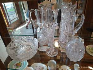 lot 52 image: Stunning Cut Crystal & Glass Vases, Bowl, Pitchers