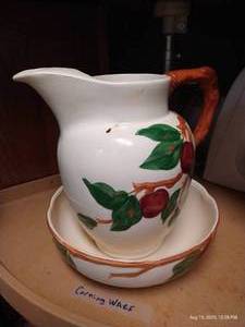 lot 81 image: Franciscan Pottery Pitcher & Bowl