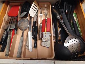 lot 84 image: Drawer of Kitchen Tools Spatulas, Tongs, Scrapers, Etc