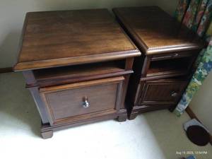 lot 91 image: (2) Oak End Tables