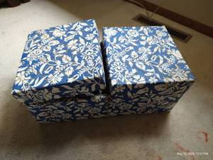 lot 93 image: Sewing Box w Contents