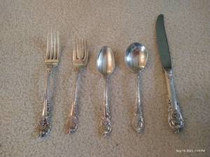 lot 107 image: (1) 5-Piece Setting of Wallace Sir Christopher Sterling Flatware