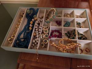 lot 116 image: Tray of Costume Jewelry