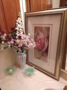 lot 118 image: Decorative Glass Vase & Candle Holders w Large Picture