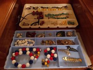 lot 119 image: Two Trays of Costume Jewelry