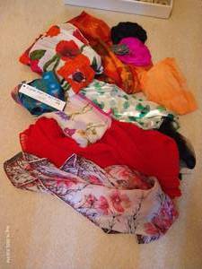 lot 142 image: Fashion Scarves & Accessories
