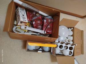 lot 152 image: Assorted Light Bulbs & Power Cord