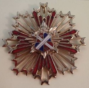 lot 166 image: Beautiful Sunburst Maltese Cross PendantPin
