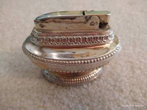 lot 172 image: Vintage Ronson Queen Anne Table Lighter