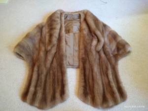 lot 188 image: Pristine Mink Fur Stole marked LGU