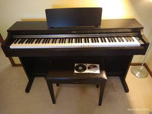 Yamaha Arius YDP-162 Digital Piano w/ Bench- Works Like New