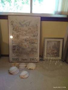 lot 194 image: Beach Decor Lot- Artwork, Large Shells, Large Plastic Clam Shell Bowl