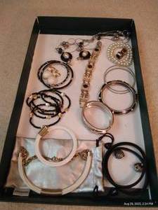 lot 196 image: Tray of Costume Jewelry