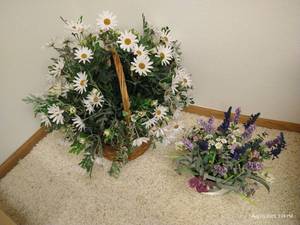 lot 232 image: Large Daisy & Small Spring Lavender Arrangements