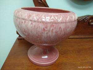 lot 235 image: Haeger USA Pedestal Vase