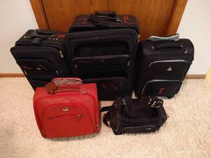 lot 237 image: Luggage Lot- A Couple of Nice Carry-Ons