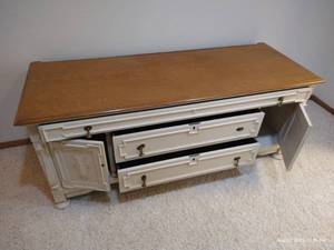 lot 248 image: Buffet w Original Keys