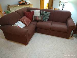 lot 257 image: Sectional w Decorative Pillows