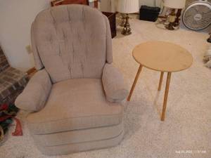 lot 265 image: Cream Recliner & Round Side Table