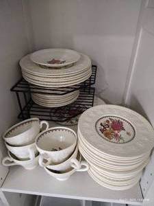 lot 299 image: China Set Wedgwood Wellesley Bullfinch