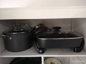 lot 301 image: GE Frying Pan, Cullender & Stock Pot, All Like New