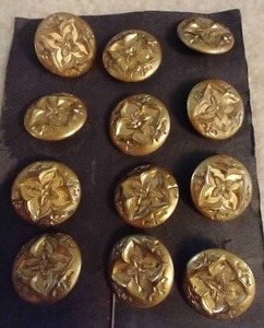 lot 305 image: (12) Vintage Beautiful Buttons