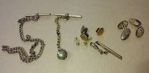 lot 316 image: Small Vintage Gold-Toned Lot