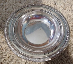 lot 320 image: Small Vintage Sterling Silver BowlTray