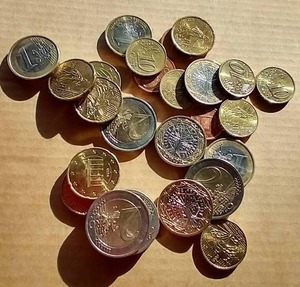 lot 324 image: Euro Coin Lot