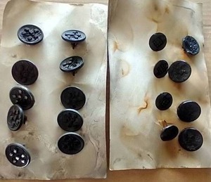 lot 336 image: (18) Antique Buttons