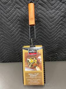 lot 30 image: Mr. Bar-B-Q Grill Flip Basket with Wooden Handle