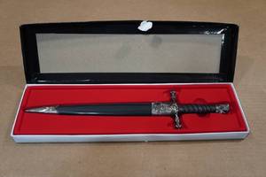 lot 143 image: 14 Medieval Assassin Dagger Knife Replica
