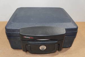 lot 160 image: Sentry Safe Lock Box