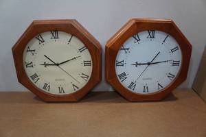 lot 165 image: 2 Vintage Quartz Wall Clocks