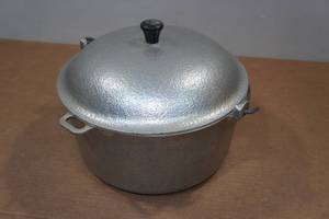 lot 168 image: Vintage Club Hammered Aluminum Pot with Lid