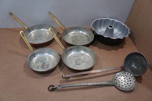 lot 171 image: Assorted Pans and Scoops